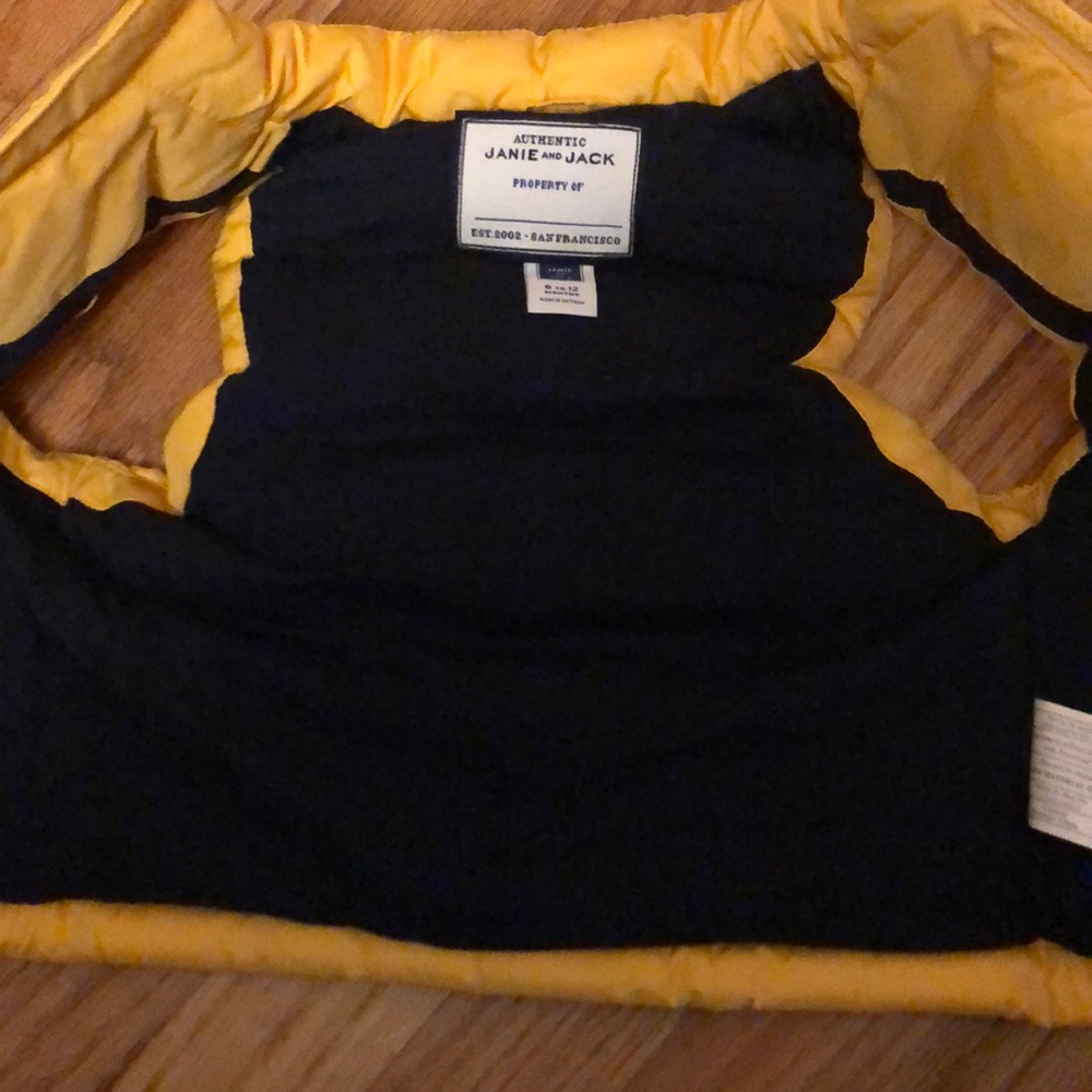 Yellow vest - Picture 2 of 3